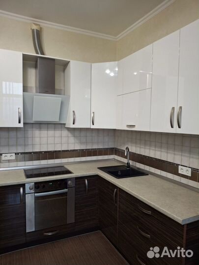 Кухонный гарнитур б/у с техникой