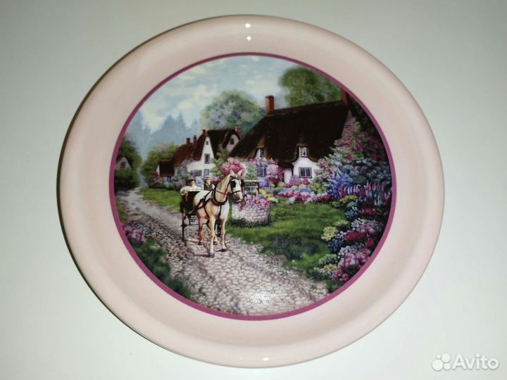 Настенная тарелка