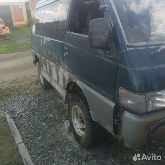 Запчасти Mitsubishi Delica