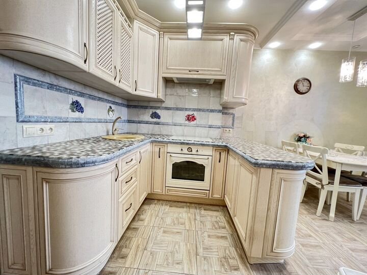 2-к. квартира, 80 м², 6/18 эт.