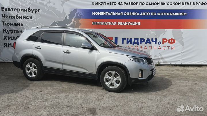 Обшивка двери багажника левая Kia Sorento (XM) 817