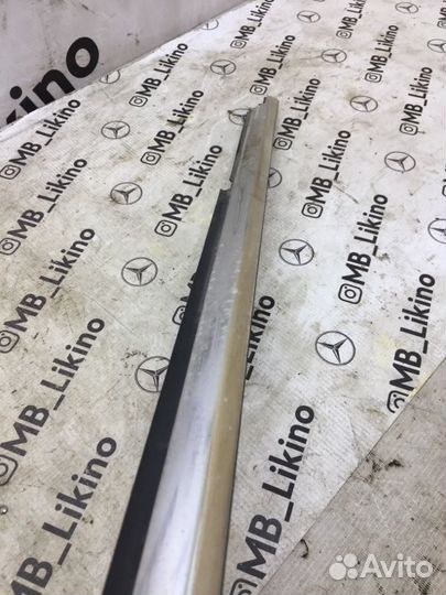 Молдинг стекла передний правый Mercedes S-Class