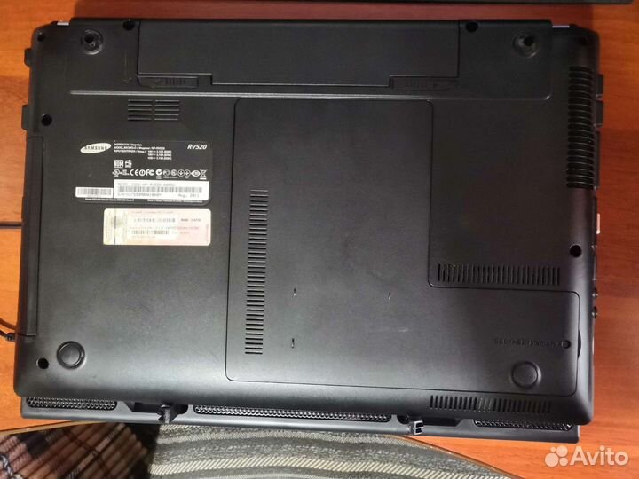 Ноутбук Samsung Rv520