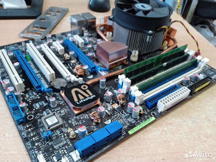 Asus p5n32-e sli plus + C2D e7400 + FAN + RAM 3Gb