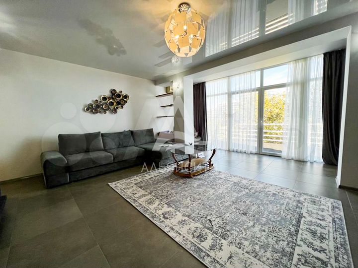 Дом 177,8 м² на участке 2,4 сот.