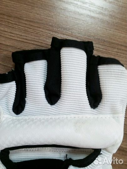 Перчатки для единоборств