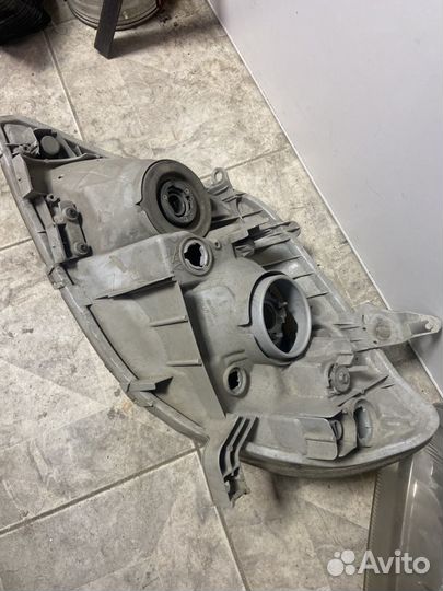 Фара левая и правая тойота королла 120