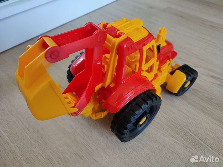 Трактор с ковшом Нордпласт