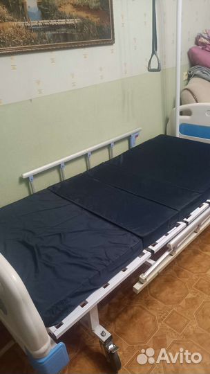 Медицинская кровать с противопролежневым матрасом