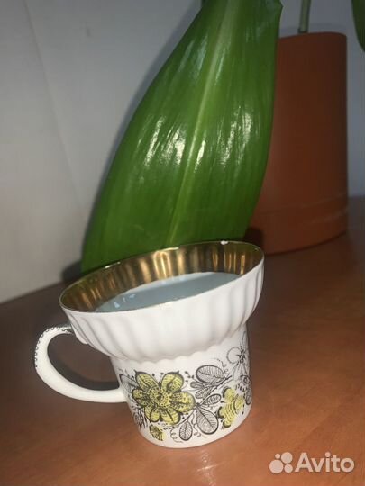 Фарфоровая чашка