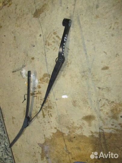 Поводок стеклоочистителя передний левый Chevrolet
