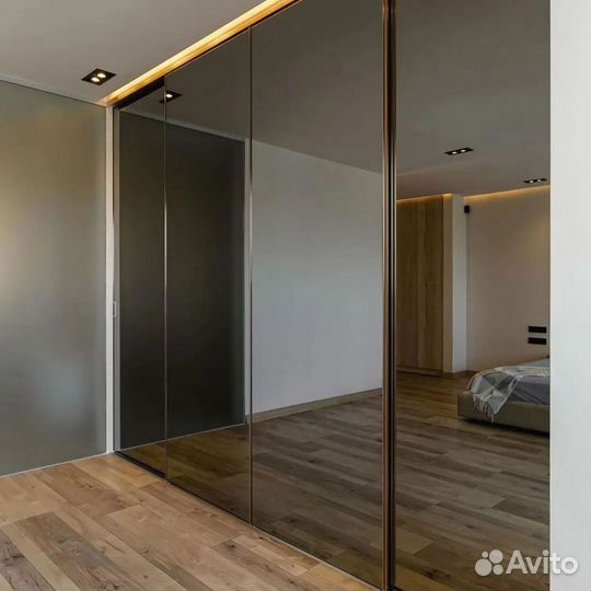 Шкаф с зеркалом