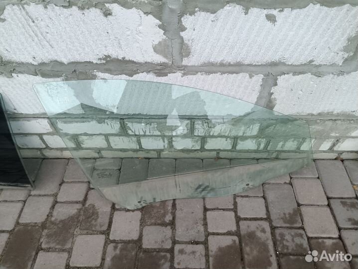 Стекло передней правой двери Geely Emgrand EC7