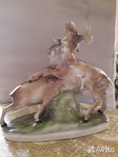 Фарфоровая статуэтка Олени