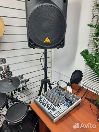 Активная акустика behringer eurolive B215D