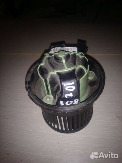 Моторчик печки Peugeot 308