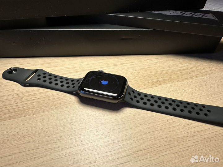 Apple watch se 44 nike