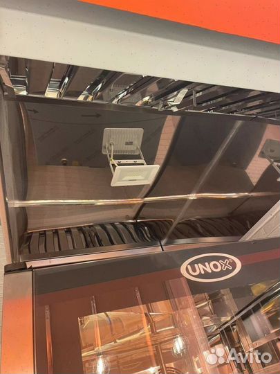 Зонт вытяжной с жироуловителем