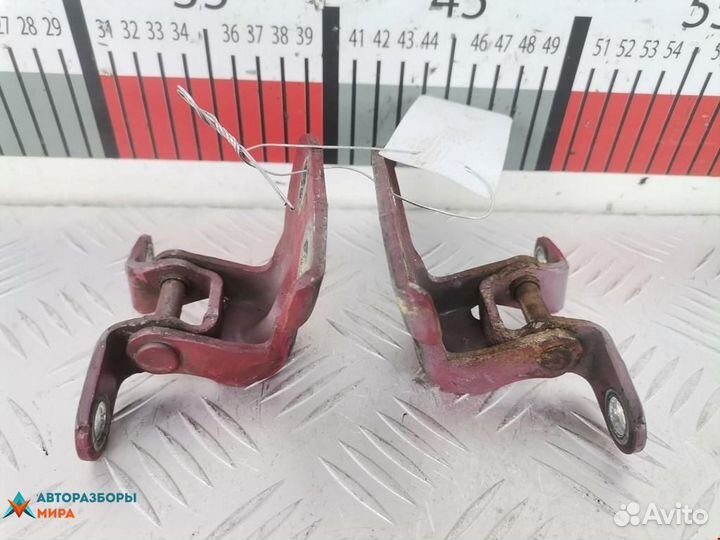 Петля двери Daihatsu Charade 2004 68710B2020000