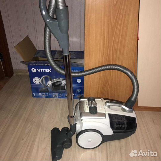 Качественный пылесос Vitek vt-1833 с аквафильтром