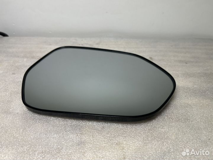 Зеркальный элемент R зеркала Toyota Camry 70