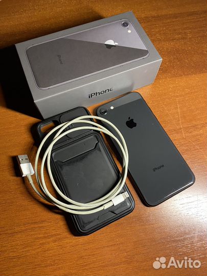 iPhone 8, 64 ГБ