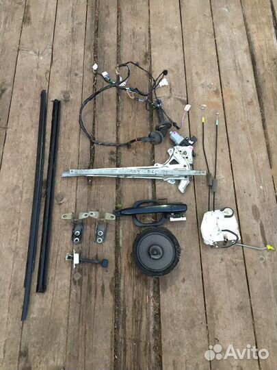 Комплектующие передней двери Mitsubishi Asx