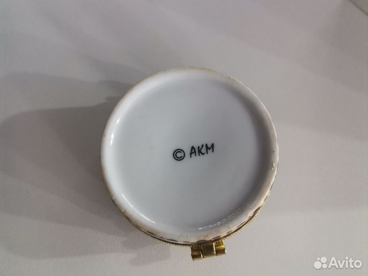 Фарфоровая шкатулка