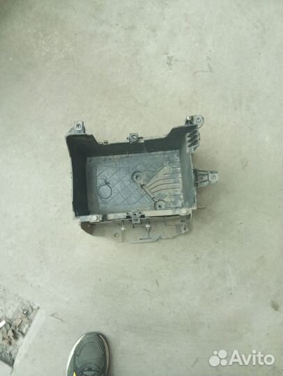 Площадка под аккумулятор Рено Меган 3