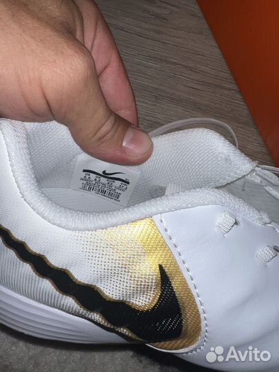 Футзалки Nike tempo