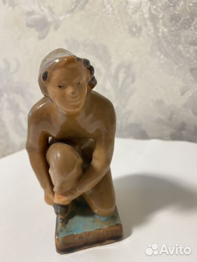 Фарфоровая статуэтка