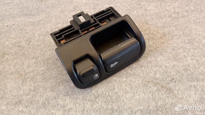 Кнопка открывания багажника Nissan Maxima A33