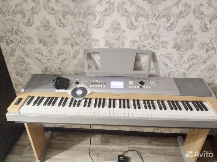 Цифровое пианино Синтезатор Yamaha DGX-620