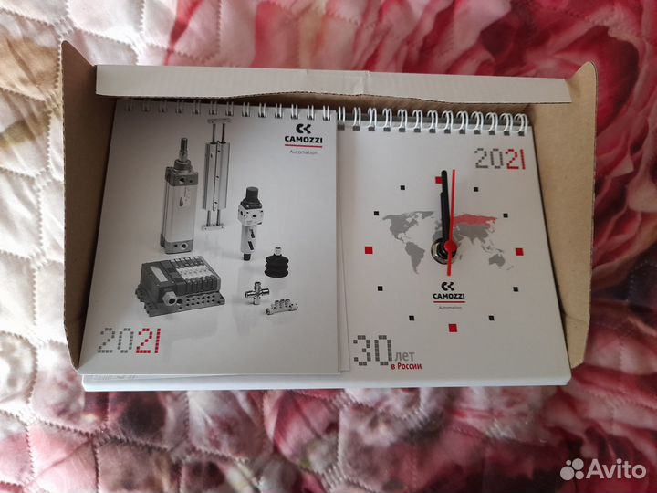 Календарь перекидной настольный с часами