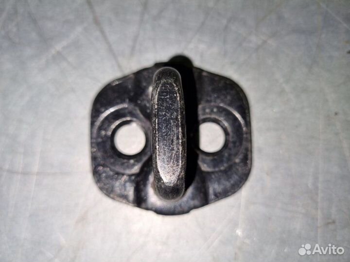 Ответная часть замка двери Nissan Murano Z51 3.5