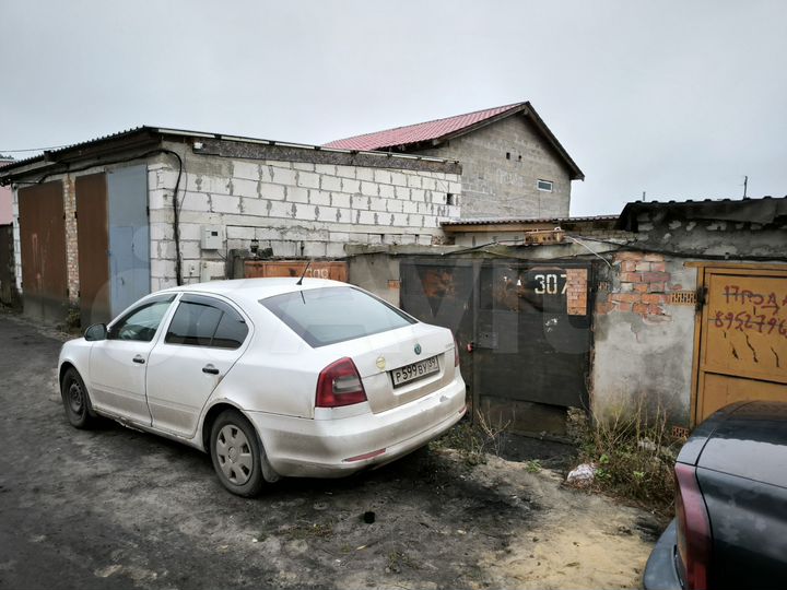 Гараж, > 30 м²