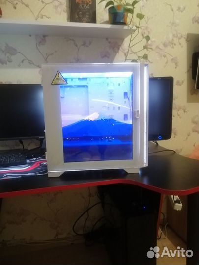 Корпус со встроенным дисплеем