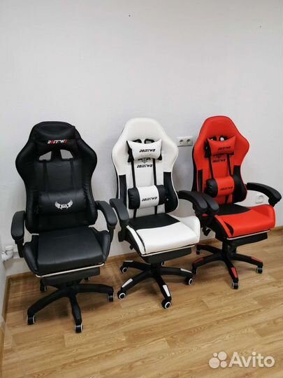 Компьютерное игровое кресло с подножкой. Новое