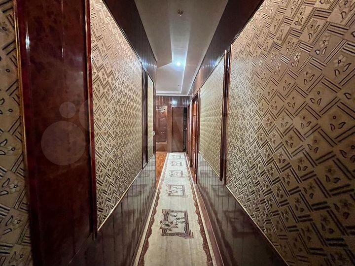 4-к. квартира, 180 м², 3/9 эт.