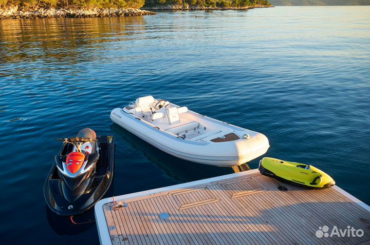 Моторная яхта Benetti Delfino 93