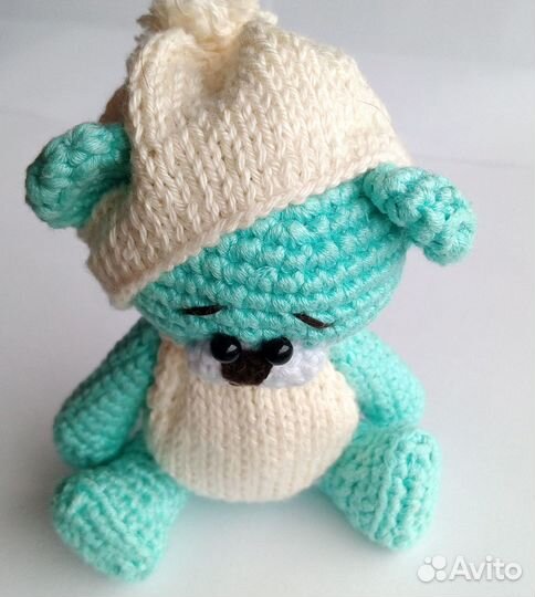 Вязаный мишка ручной работы