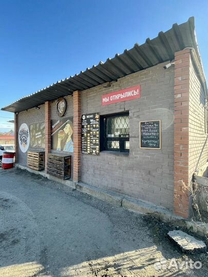 Сотрудник в кафе