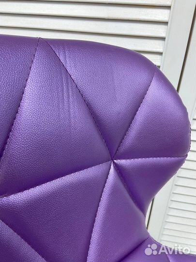 Стул на колесах ракушка