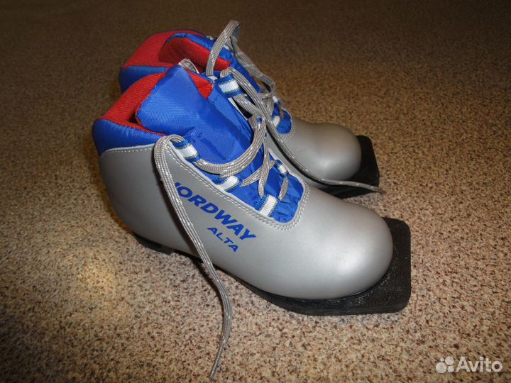 Ботинки лыжные р32, р34, р35