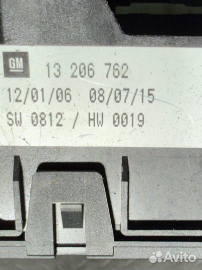 Блок предохранителей Opel Astra 2006