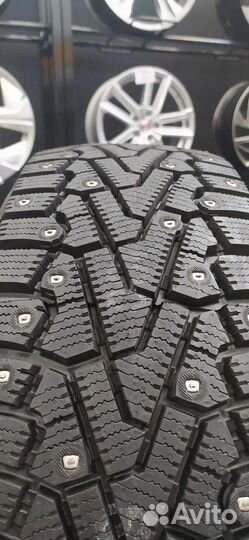Pirelli Ice Zero 215/70 R16