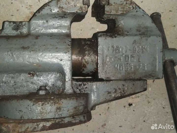 Тиски слесарные поворотные