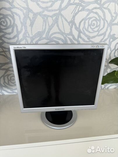 Монитор Samsung