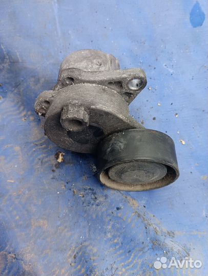 Натяжитель ремня генератора Mercedes Sprinter