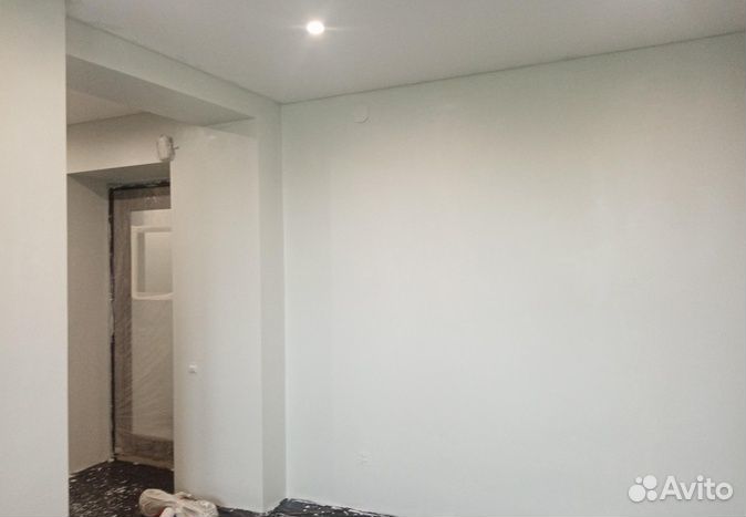 Поклейка обоев подготовка стен. Разводка электрик